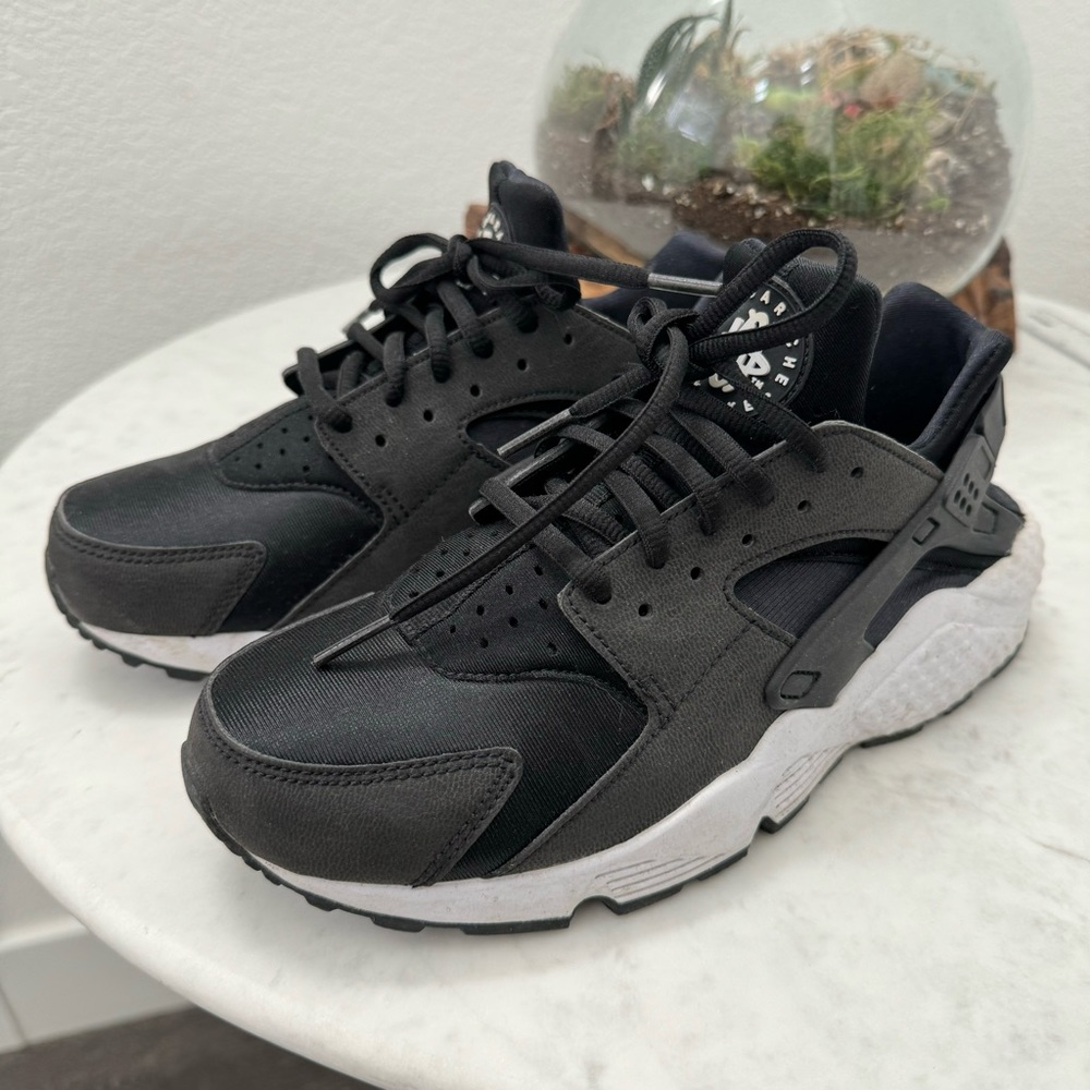 Nike Air Huarache Run Women’s US8 (runs small)